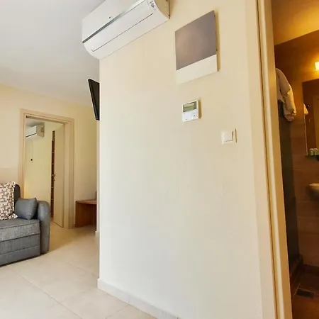 公寓式酒店 Astra Luxury 萨尔蒂