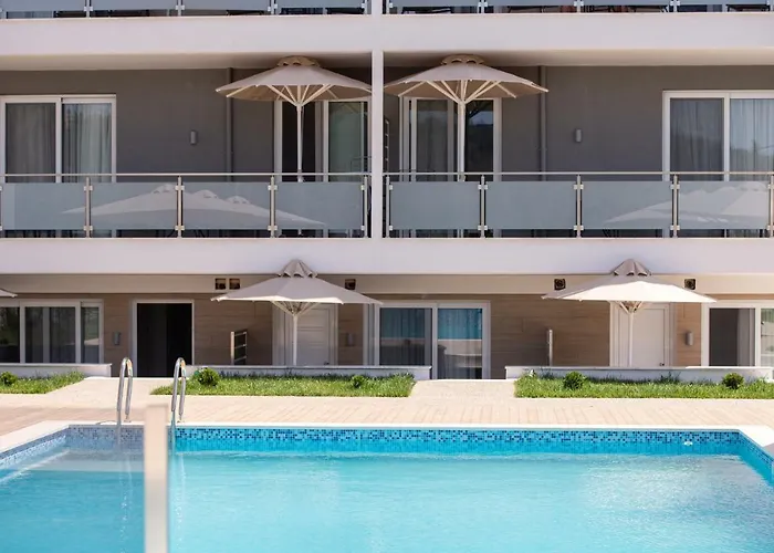 Astra Luxury Aparthotel 3*