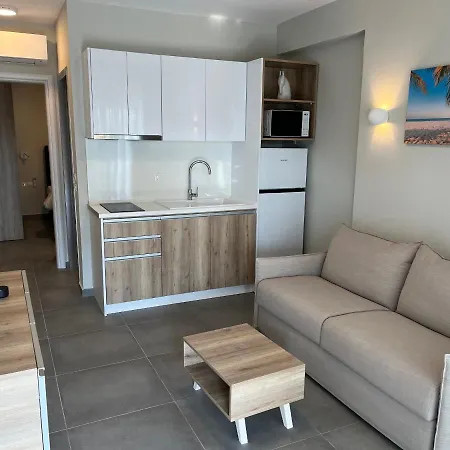 Astra Luxury شقة فندقية 3*