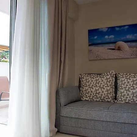 Astra Luxury Apartahotel