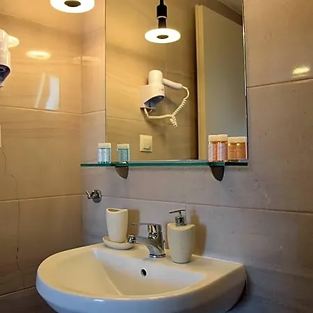 Astra Luxury Apartahotel