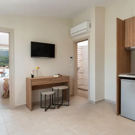 מלון דירות Astra Luxury 3*