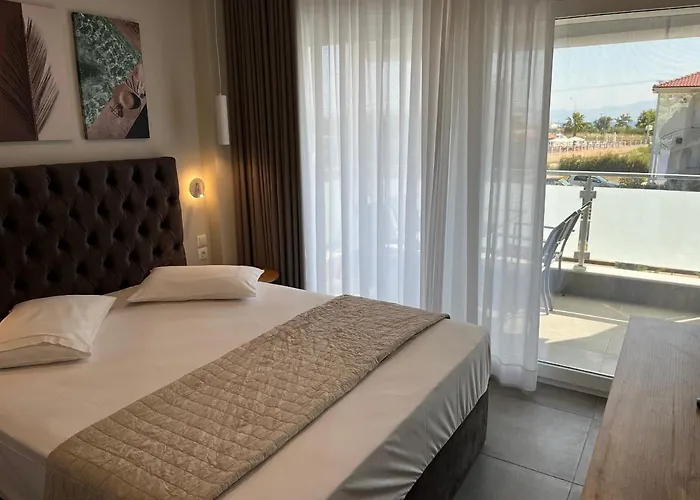 Astra Luxury Aparthotel 3*