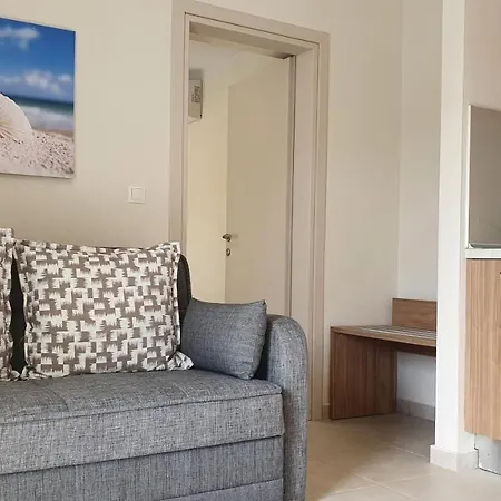 Astra Luxury アパートホテル 3*