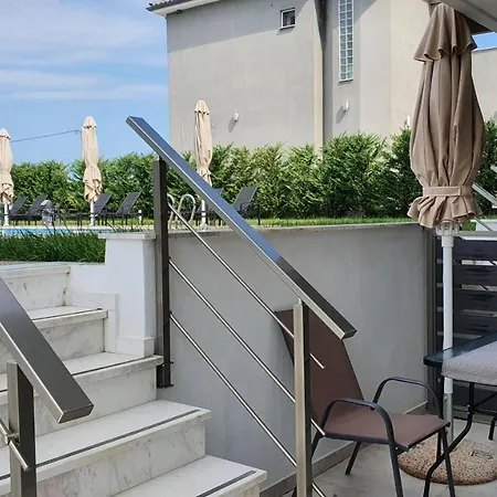 アパートホテル Astra Luxury