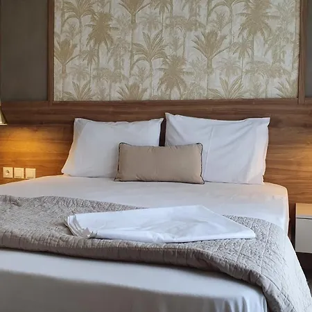 アパートホテル Astra Luxury