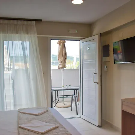 アパートホテル Astra Luxury サルティ