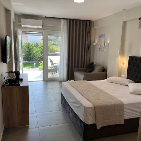 Astra Luxury アパートホテル サルティ