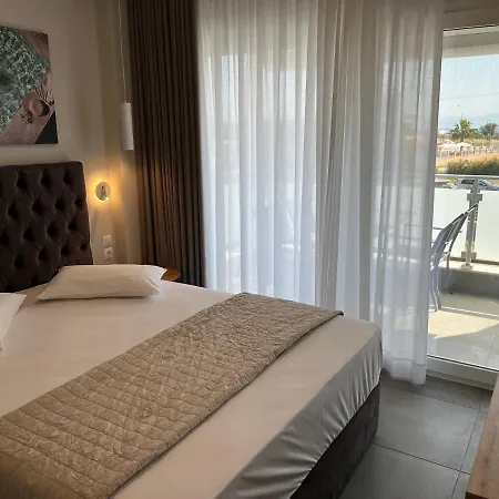 Astra Luxury アパートホテル 3*