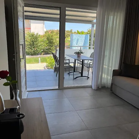 アパートホテル Astra Luxury 3*