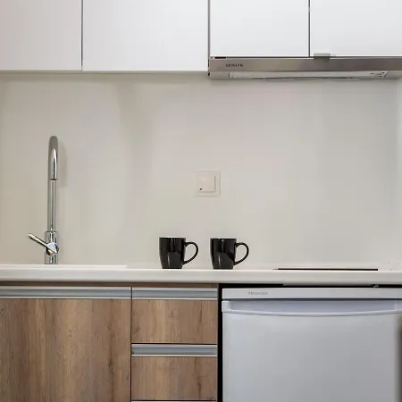 Astra Luxury アパートホテル