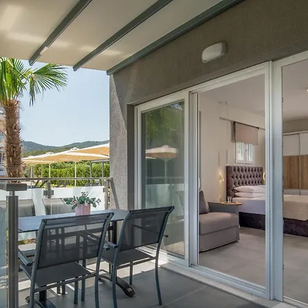 Aparthotel Astra Luxury Sarti