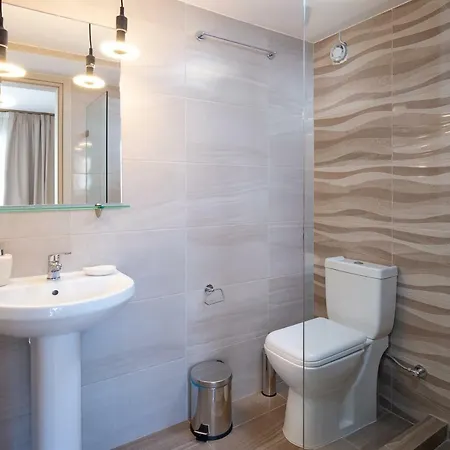 アパートホテル Astra Luxury サルティ